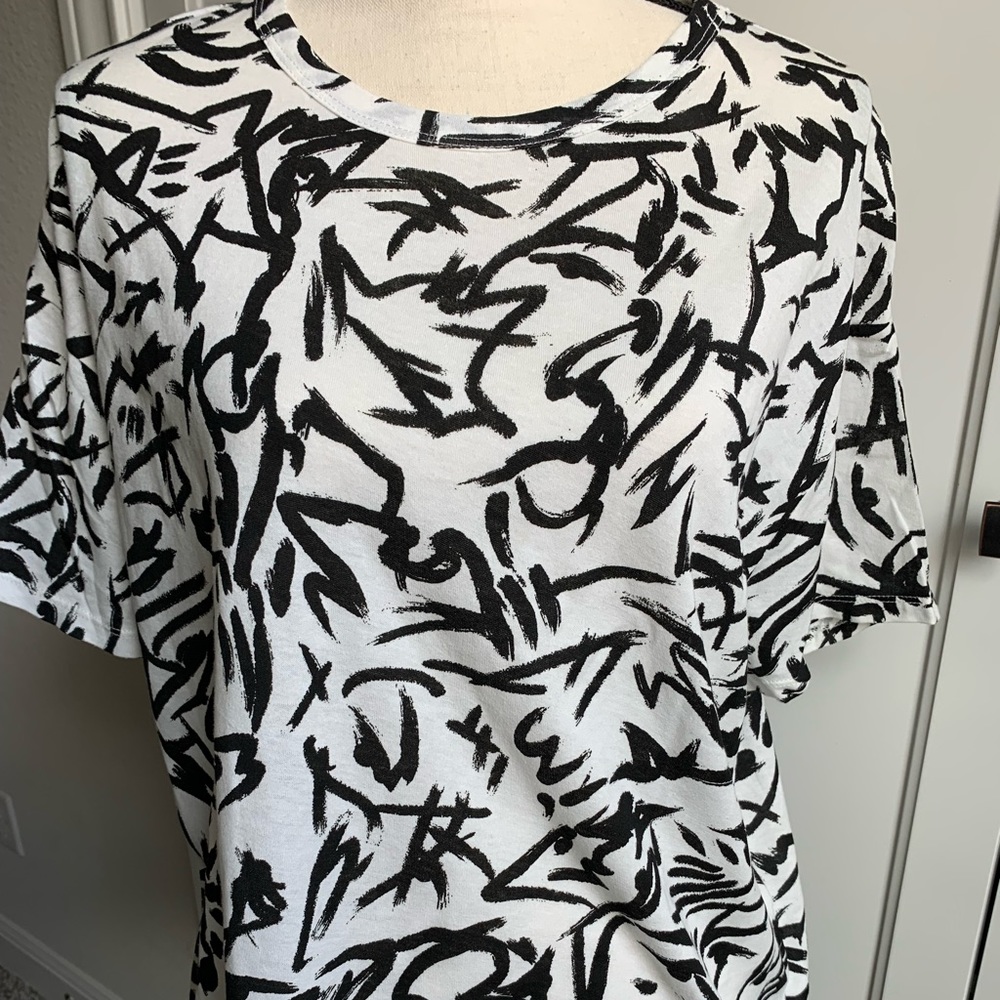 Zara T-shirt. Excellent condition. Size L